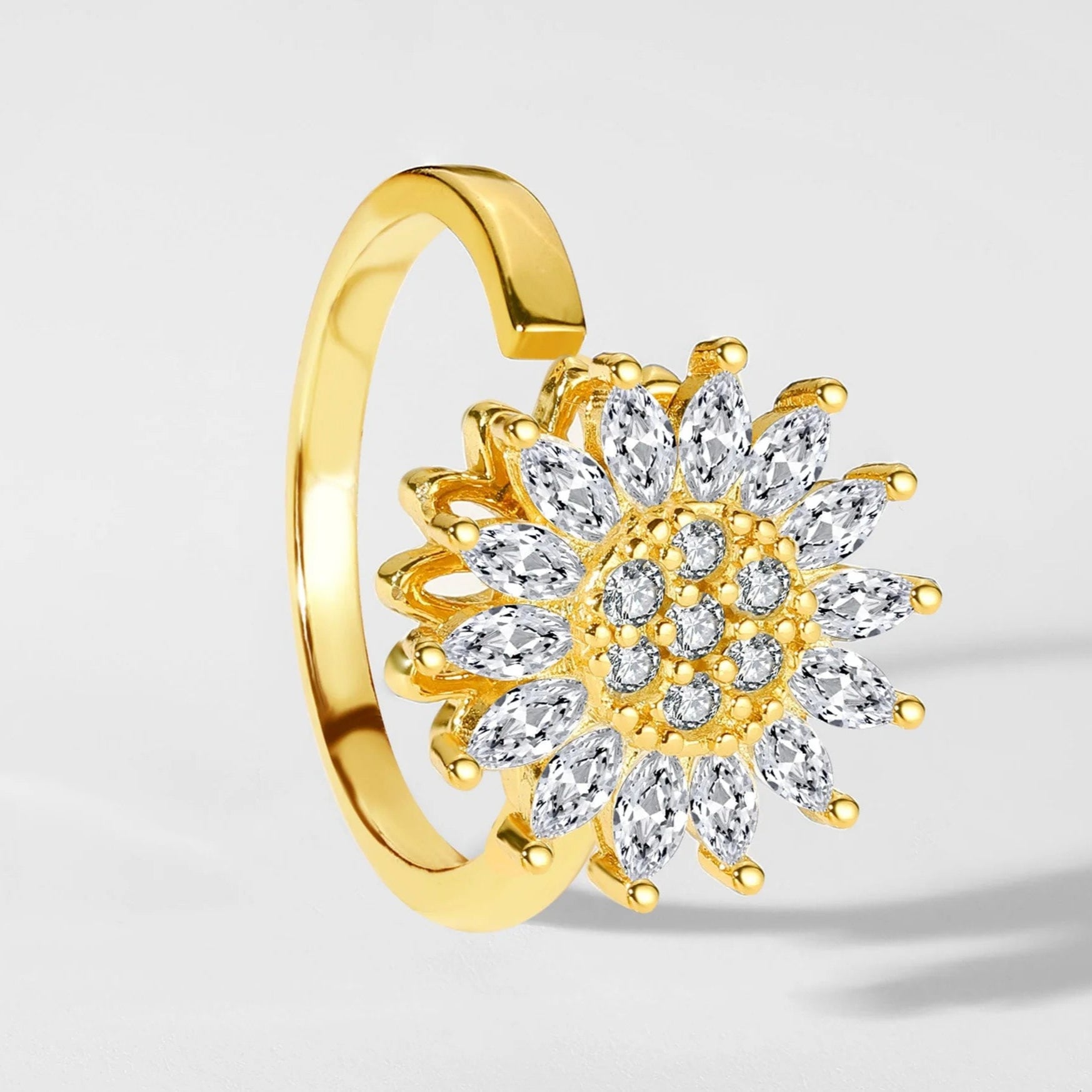 Anillo Giratorio de Flor con Zirconias